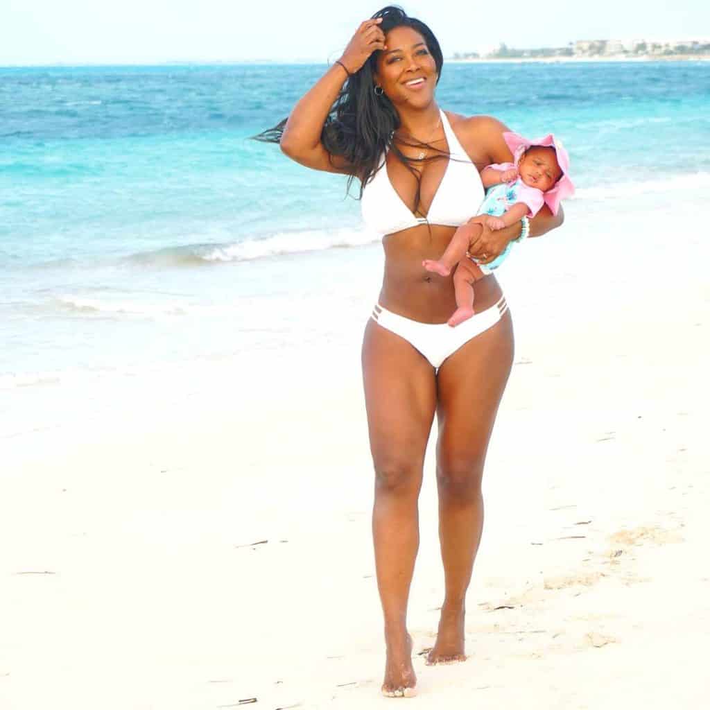 PHOTO RHOA S Kenya Moore Shows Off Bikini Body 3 Months After Birth