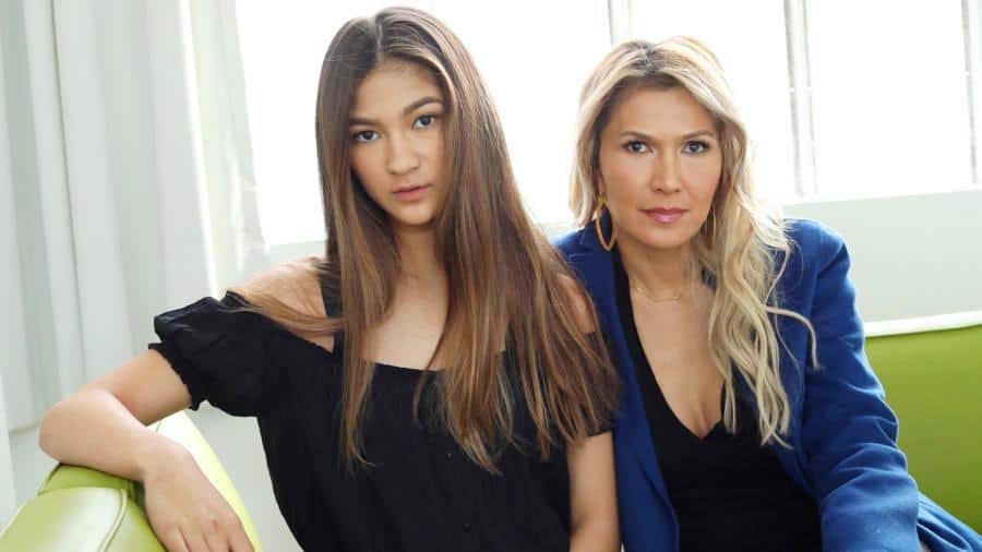 Making a Model With Yolanda Hadid - Breanna Bunevacz and Jessica Bunevacz