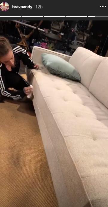 Andy RHOC reunion couch