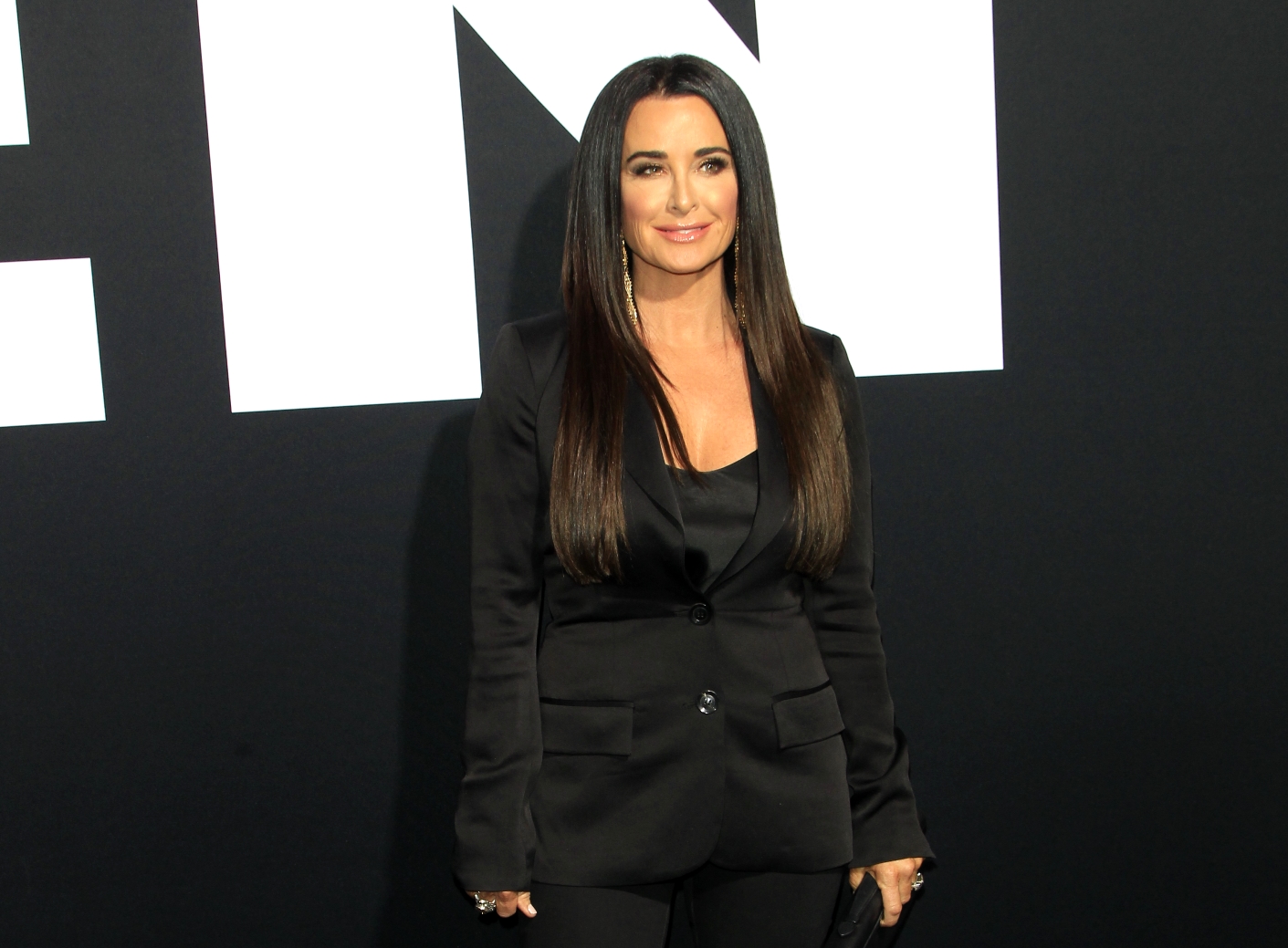 Kyle Richards plugs her own retail store by leaving her boutique with bags  full of purchases in LA