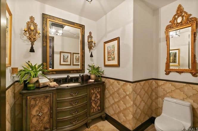 RHOC Vicki Gunvalson Bathroom