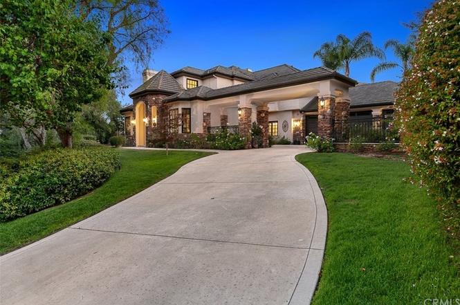 RHOC Vicki Gunvalson Home Exterior