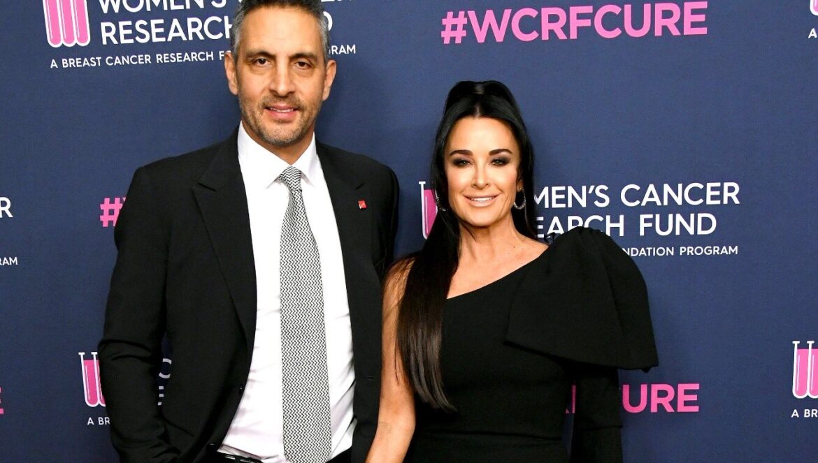 Kyle Richards Admits She Has “Mixed Feelings” About Mauricio Kissing Another Woman and Wonders If He’d Stop Being Nice to Her as Kathy Reacts in RHOBH Preview