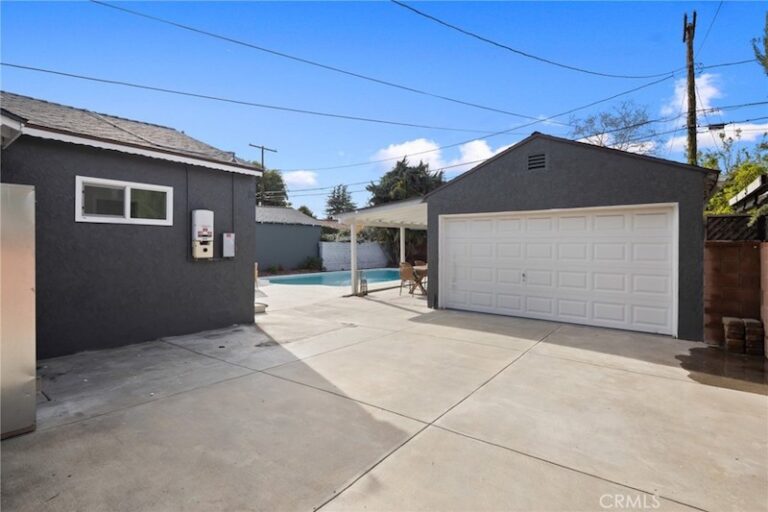 PHOTOS James Kennedy Buys 1.3 Million Home in Burbank CA