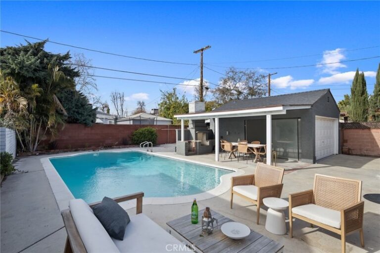 PHOTOS James Kennedy Buys 1.3 Million Home in Burbank CA