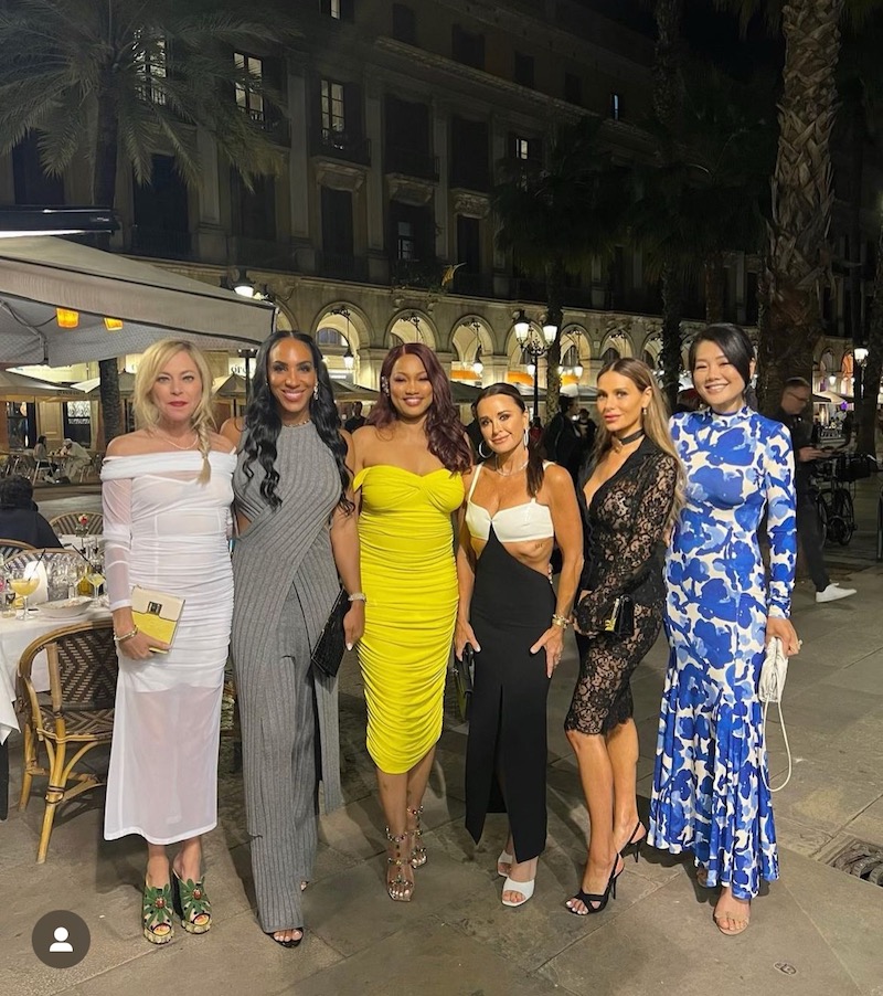 El elenco de RHOBH en una cena en España sin Erika Jayne