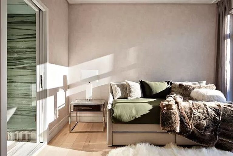 PHOTOS See Lindsay Hubbard & Carl's 13K a Month Apartment