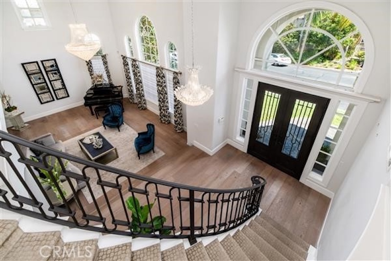 RHOC Alexis Bellino Home Foyer