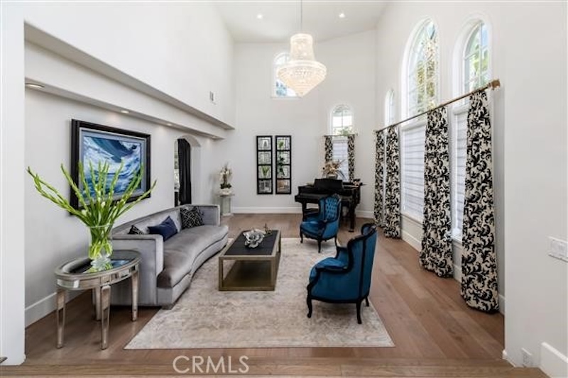 RHOC Alexis Bellino Home Living Room