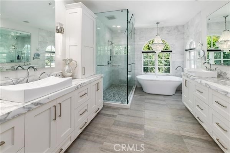 RHOC Alexis Bellino Master Bathroom