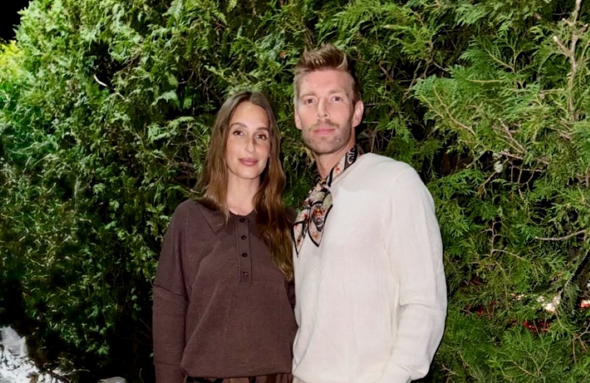 Amanda Batula Reunites With Kyle Cooke Amid West Romance as Fans Suspect She’s Wearing West’s Clothing Amanda Batula Reunites With Kyle Cooke Amid West Romance as Fans Suspect She’s Wearing West’s Clothing