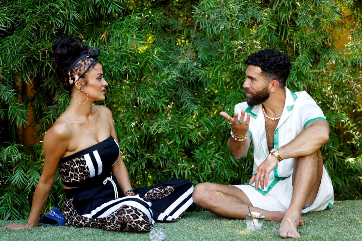 Golnesa 'GG' Gharachedaghi Hints at Feud With Reza Jackson Amid Production on The Valley: Persian Style Season 2, Demands He Untag Her From Promo Post and Shares Cryptic Post