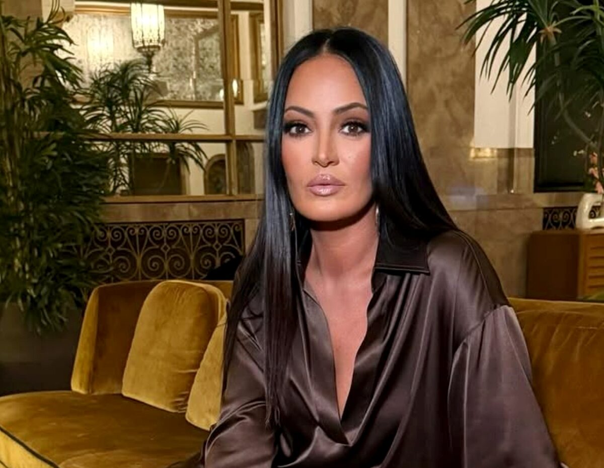 RHOSLC’s Lisa Barlow Accused of Photoshop Fail, Shading Whitney’s Split