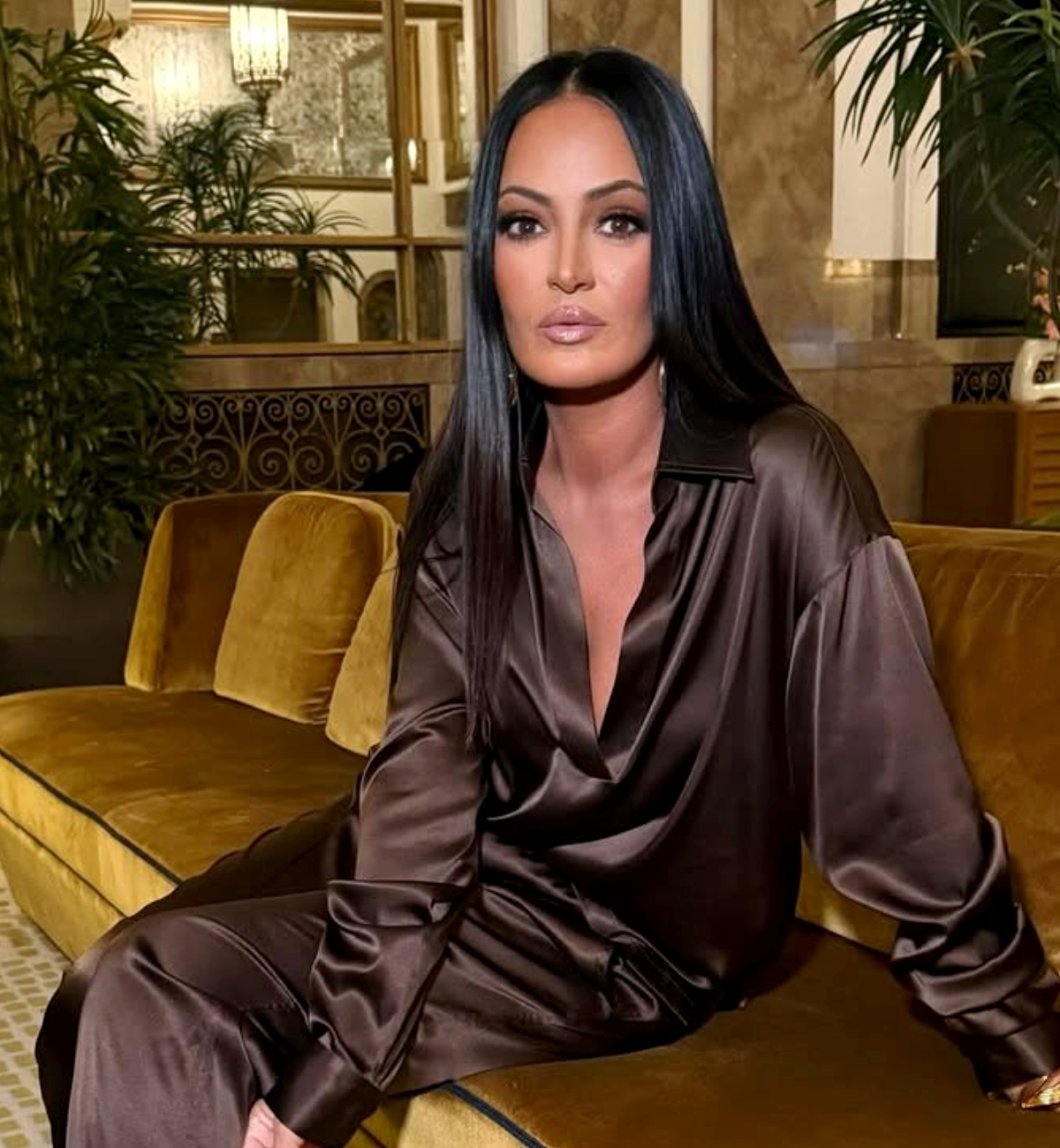 PHOTO: RHOSLC's Lisa Barlow Accused of Photoshop Fail in Pic With Husband as She Denies Shading Whitney Rose After Split